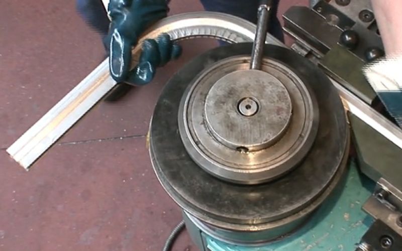 cintrage d'un tube en aluminium